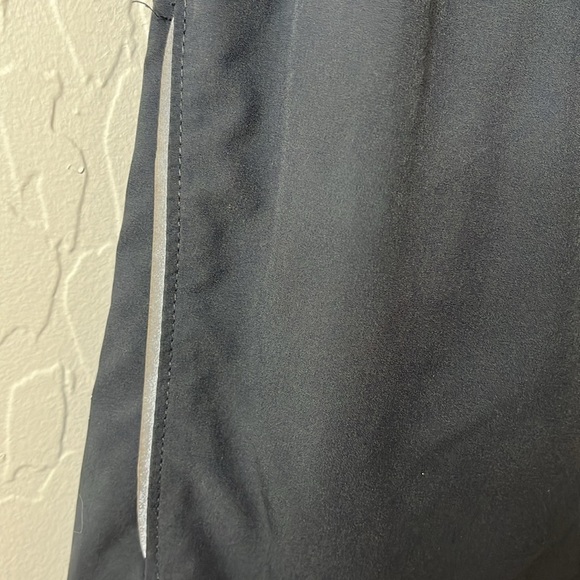 Russell Brand, men’s athletic shorts reflective tape on sides front pockets. MED - Picture 2 of 12